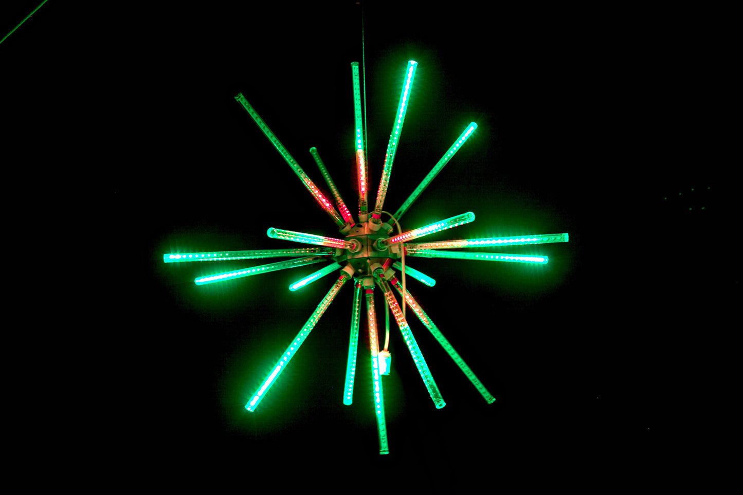 24" Animated Red and Green LED Starburst